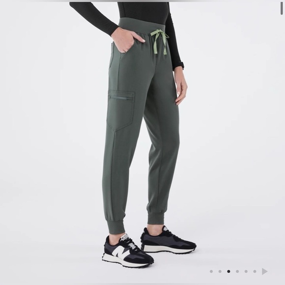 NWT High Waisted Zamora Jogger Scrub Pants in Bonsai Green. XS. SOLD OUT ONLINE. - Picture 2 of 11